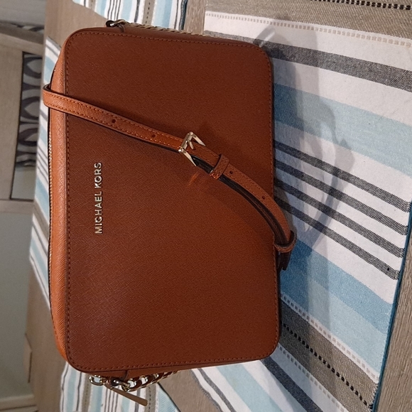 MICHEAL KORS CROSS BODY BAG - Picture 1 of 6